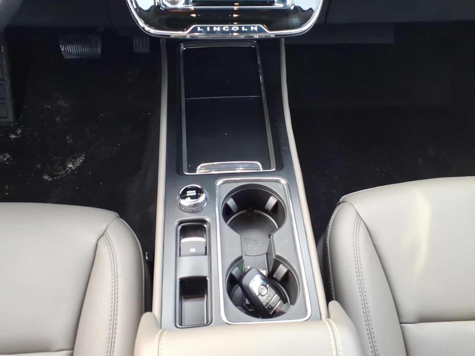 Used 2026 Lincoln Corsair Premiere image 13