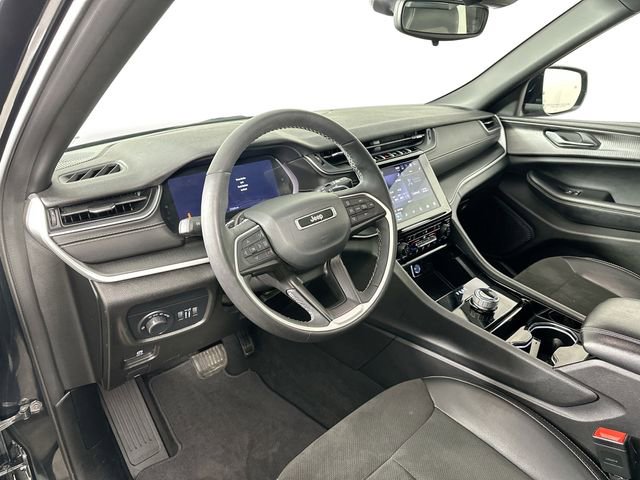 Used 2023 Jeep Grand Cherokee Altitude AWD/4WD image 20