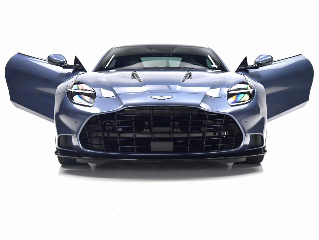Used 2025 Aston Martin Vanquish image 8