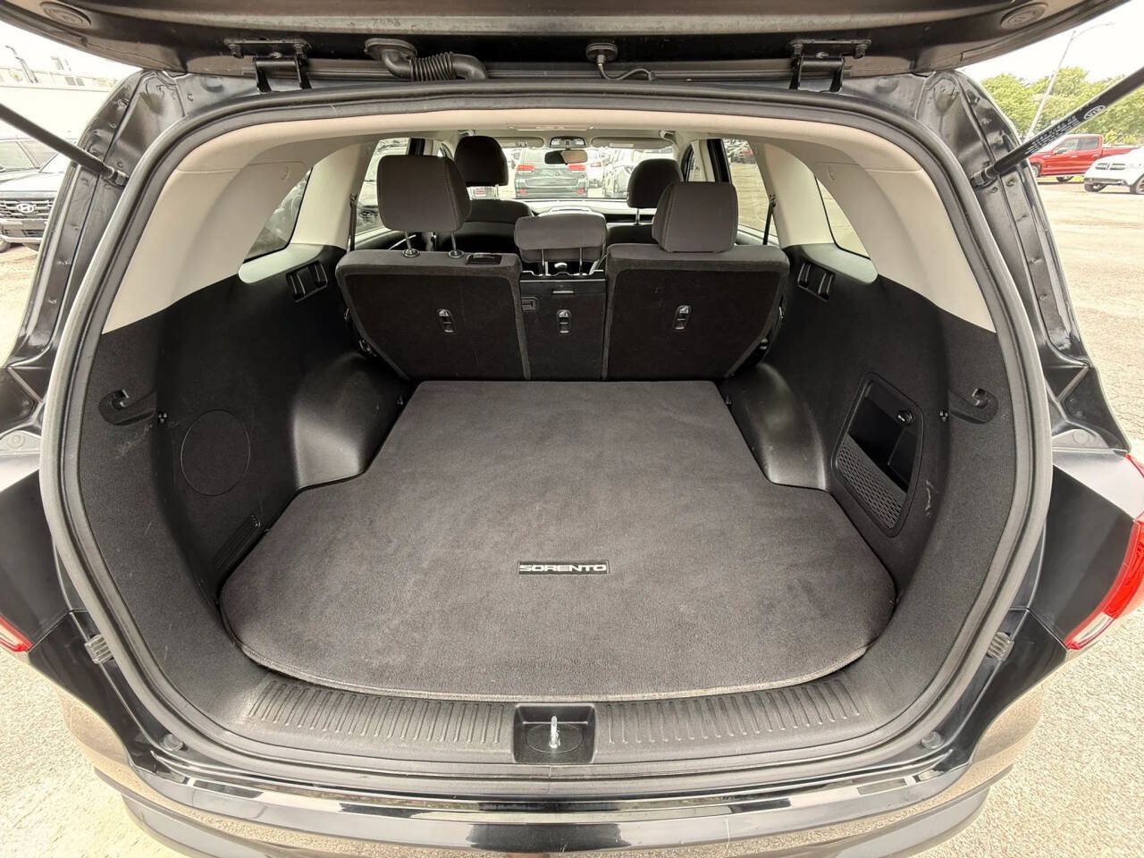 Used 2018 Kia Sorento FWD image 7