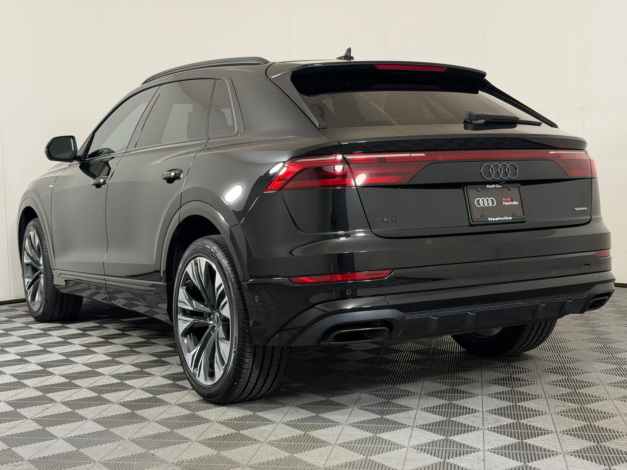 Used 2025 Audi Q8 Premium Plus AWD/4WD image 3