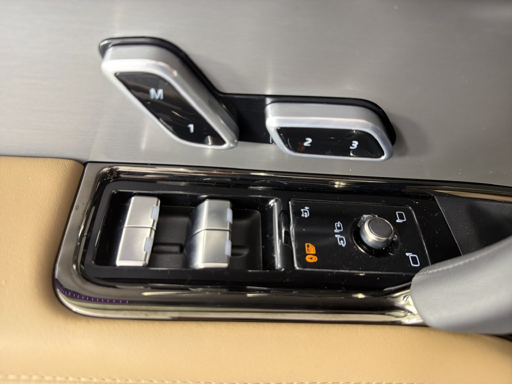 New 2027 Land Rover Range Rover Sport SE AWD/4WD image 26