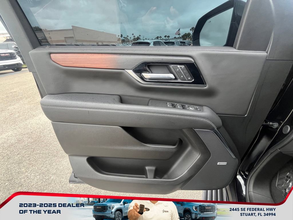 Used 2025 GMC Yukon XL Denali w/ Denali Reserve Package image 22