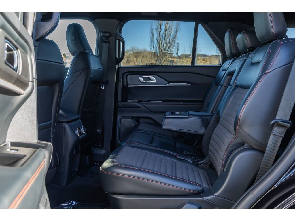 Used 2025 Ford Explorer ST-Line w/ ST-Line Street Pack image 13