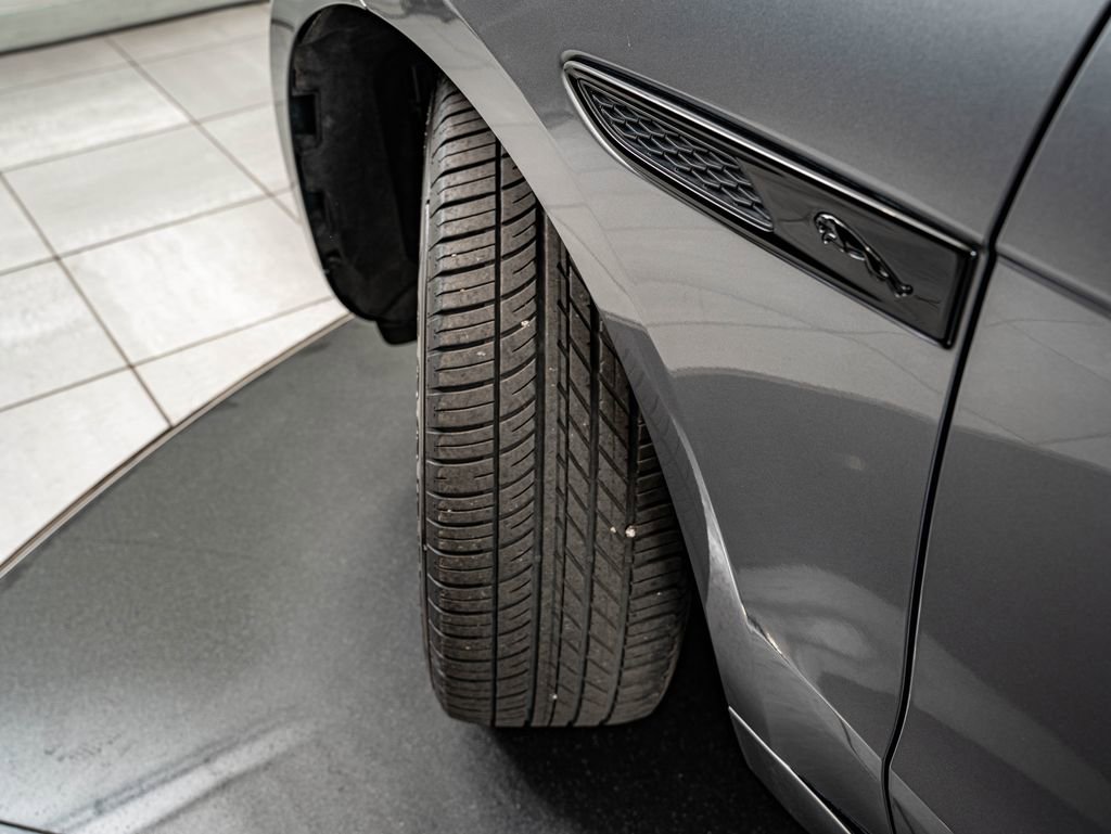 Certified 2025 Jaguar F-PACE R-Dynamic S AWD/4WD image 39