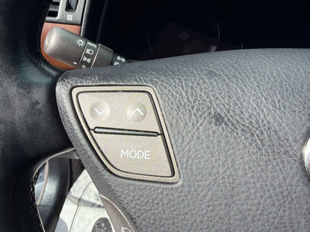 Used 2011 Lexus LS 460 AWD w/ Comfort Pkg image 25