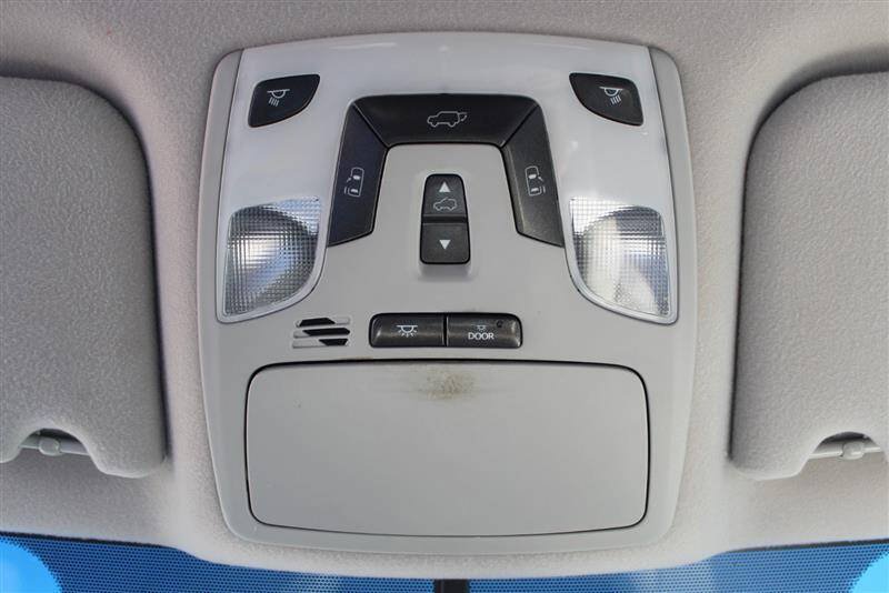 Used 2013 Toyota Sienna XLE w/ Entertainment Pkg FWD image 23