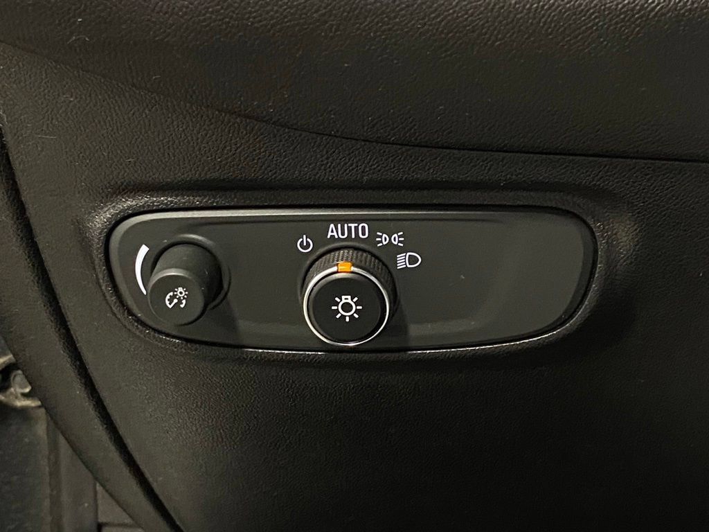 Used 2018 Chevrolet Equinox LS FWD image 19