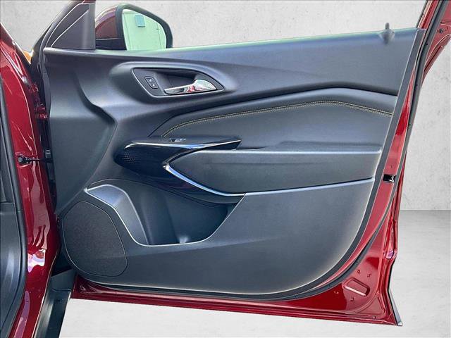 Certified 2025 Chevrolet Trax LT w/ Driver Confidence Package image 19