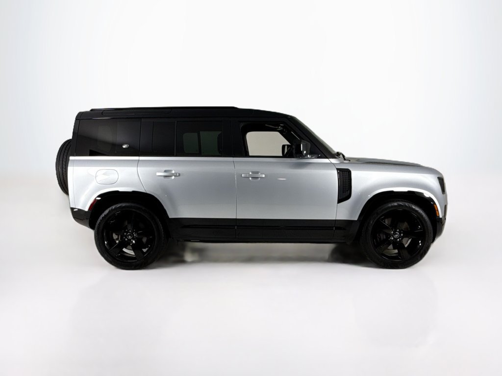 Used 2022 Land Rover Defender 110 X-Dynamic HSE AWD/4WD image 6
