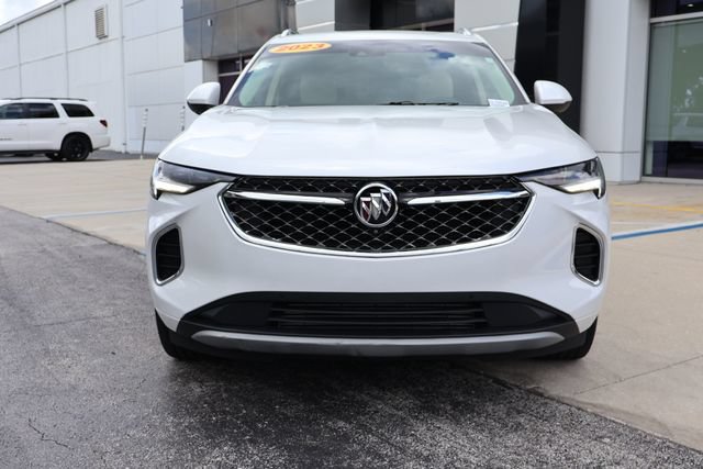 Used 2023 Buick Envision Avenir AWD/4WD image 2