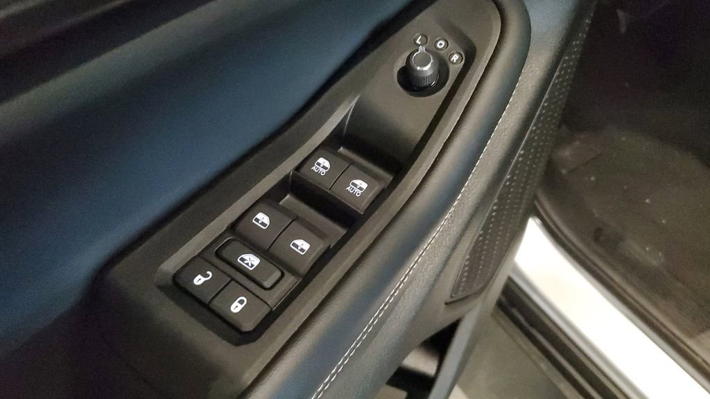 Used 2025 Jeep Grand Cherokee Laredo X image 21