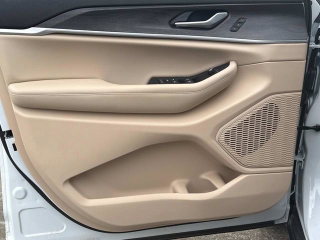 Used 2025 Jeep Grand Cherokee L Limited w/ Black Appearance Package image 29