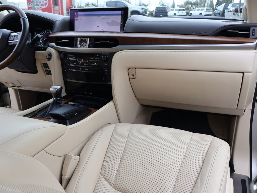 Used 2019 Lexus LX 570 570 image 32