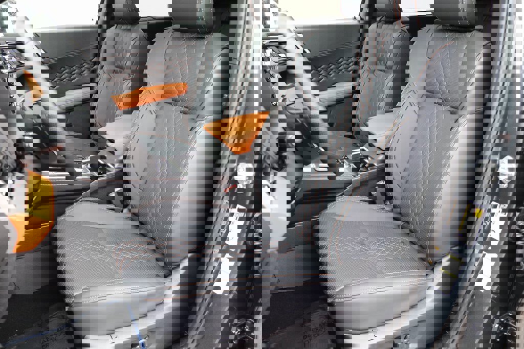 Used 2025 Mitsubishi Outlander SEL image 3