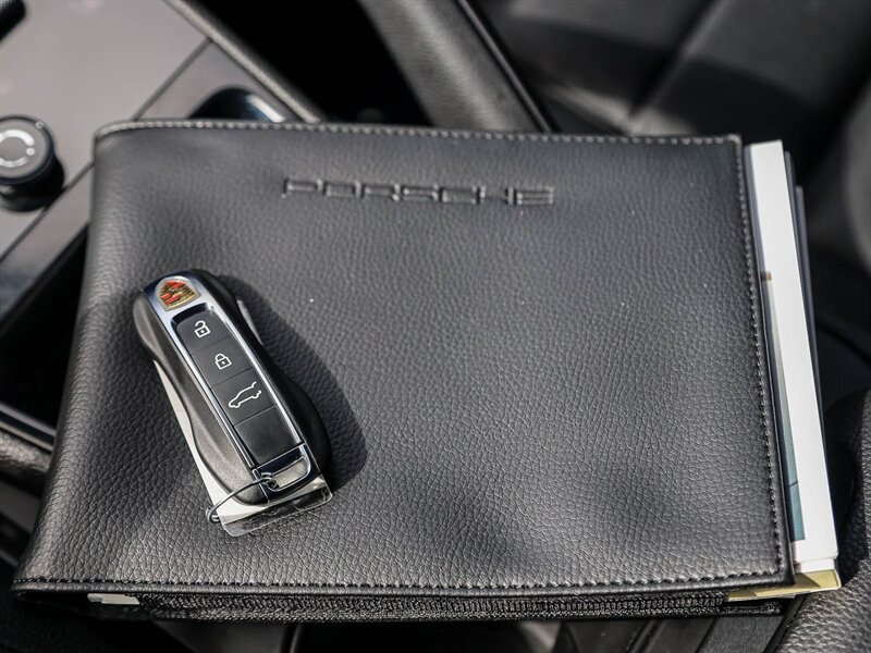 Used 2024 Porsche Cayenne AWD/4WD image 33