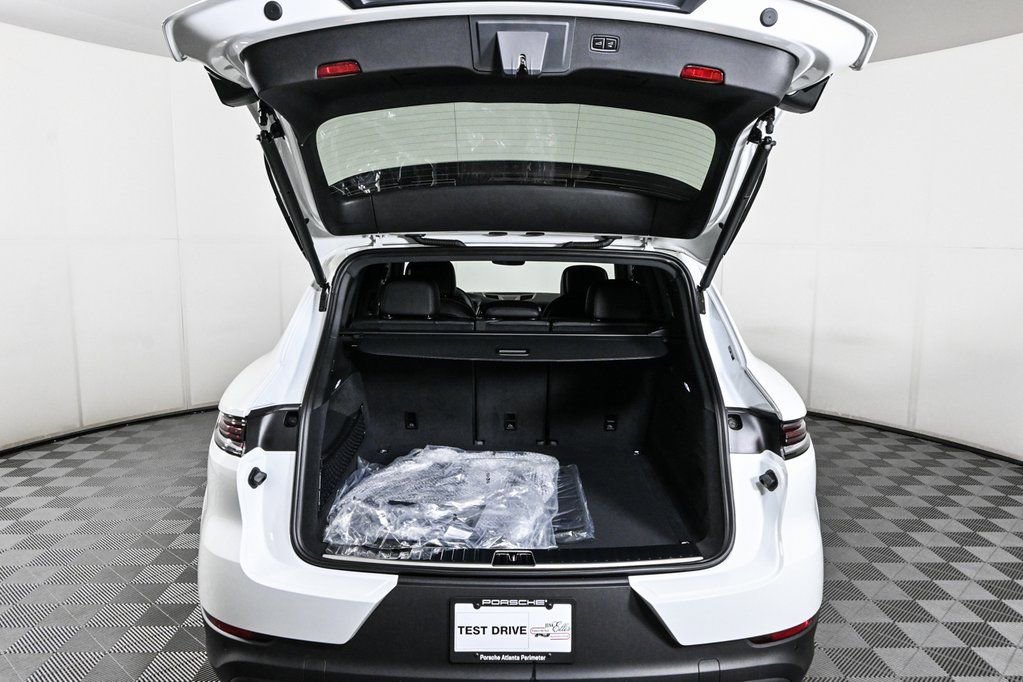 Certified 2025 Porsche Cayenne image 35