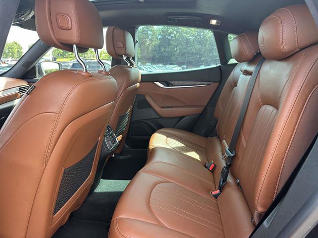 Used 2020 Maserati Levante AWD/4WD image 32