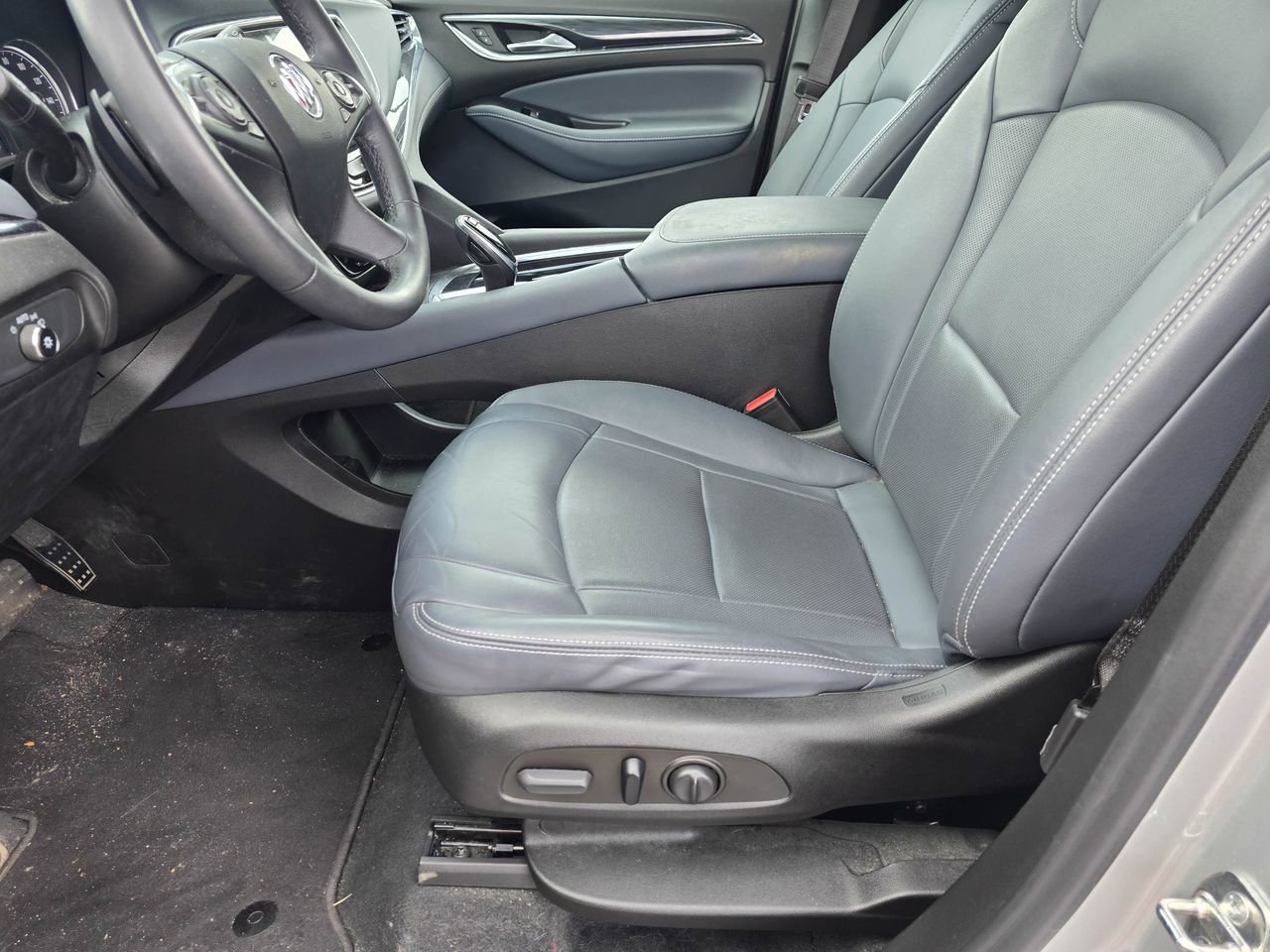 Used 2021 Buick Enclave Essence w/ LPO, Luxury Package FWD image 10