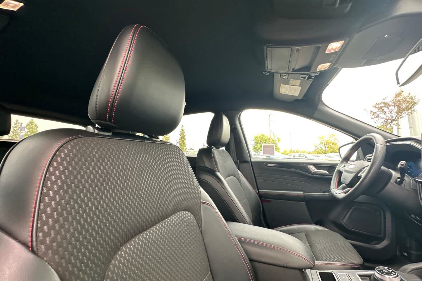 Certified 2023 Ford Escape ST-Line Elite AWD/4WD image 18
