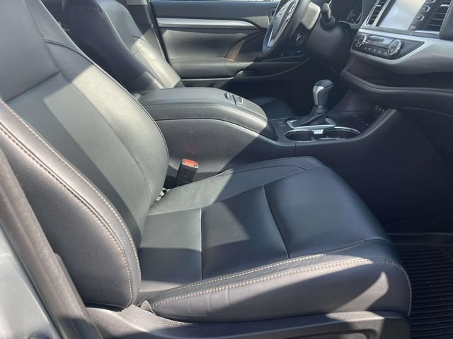Used 2018 Toyota Highlander XLE AWD/4WD image 18