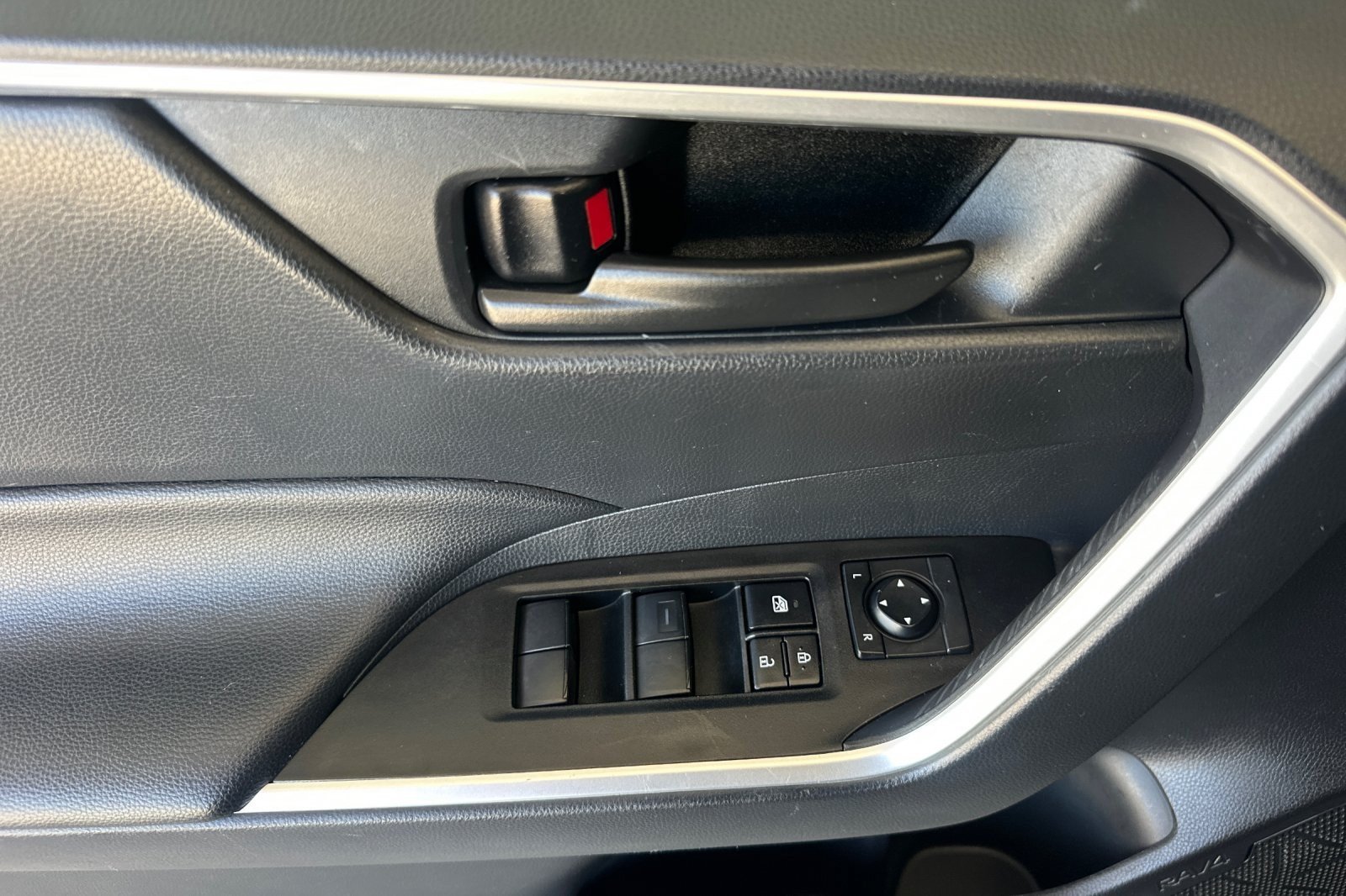 Certified 2025 Toyota RAV4 LE AWD/4WD image 10
