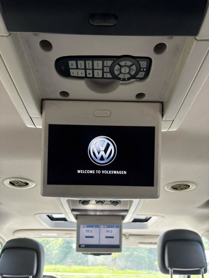 Used 2013 Volkswagen Routan SEL Premium FWD image 23