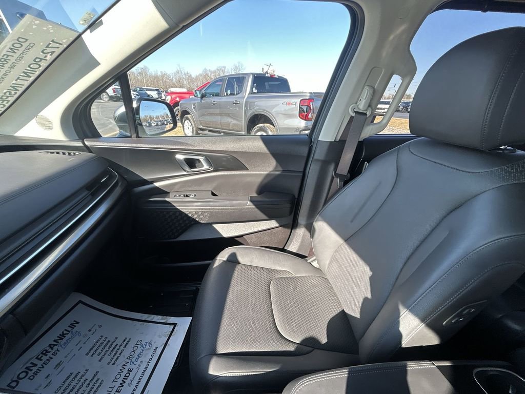 Certified 2025 Kia Carnival SX Prestige image 13