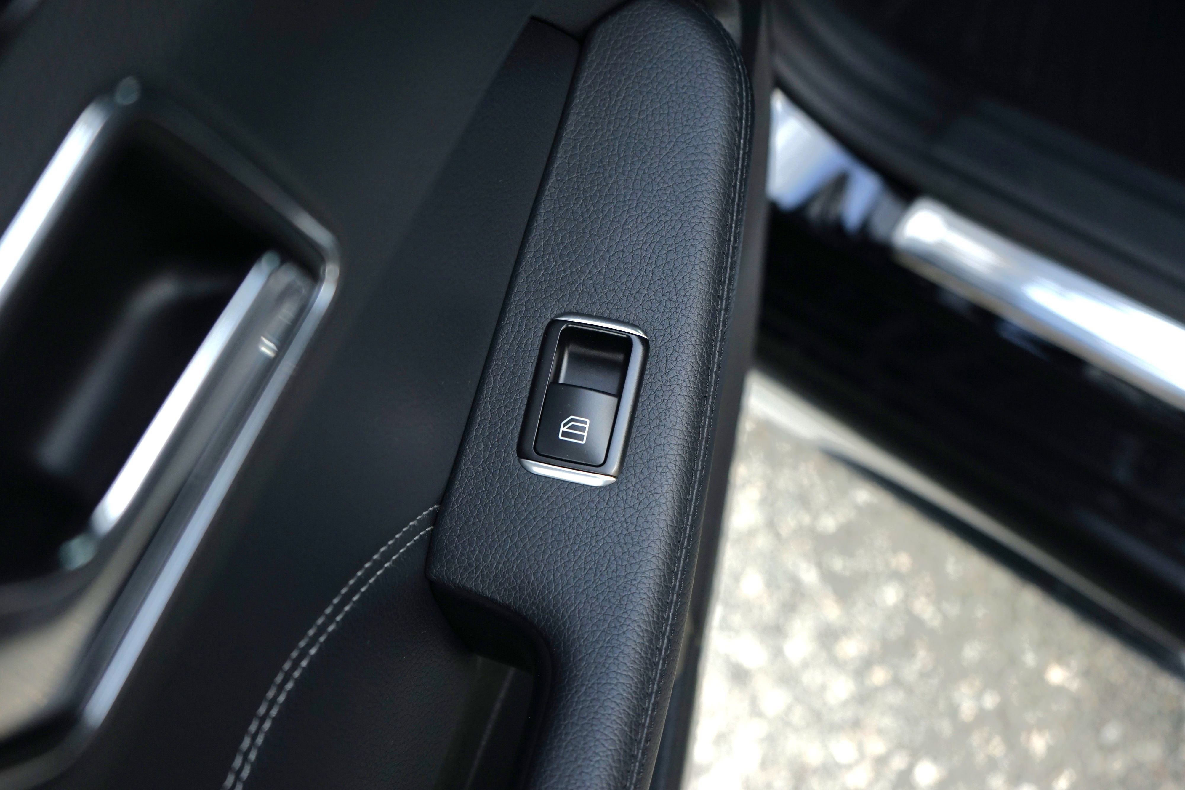 Used 2016 Mercedes-Benz E 350 4MATIC Sedan image 33