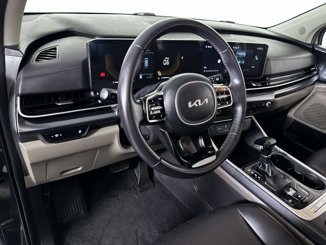 Used 2025 Kia Carnival FWD image 10