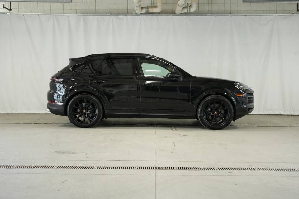 Certified 2025 Porsche Cayenne image 8