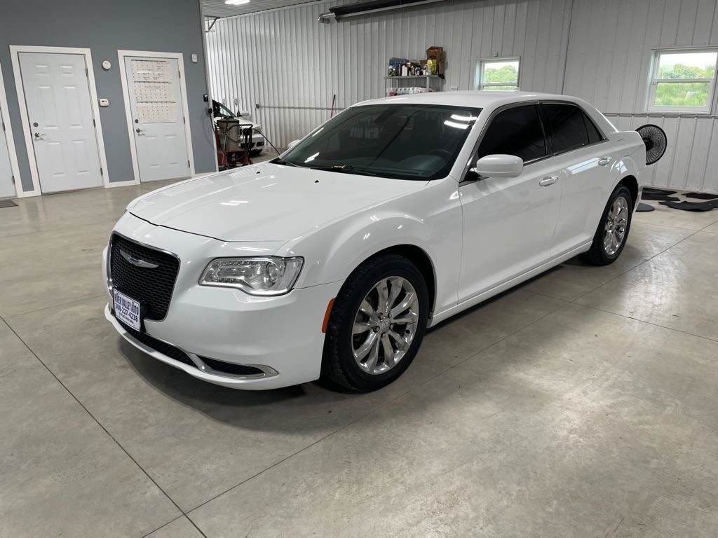 Used 2017 Chrysler 300 Limited AWD/4WD image 3