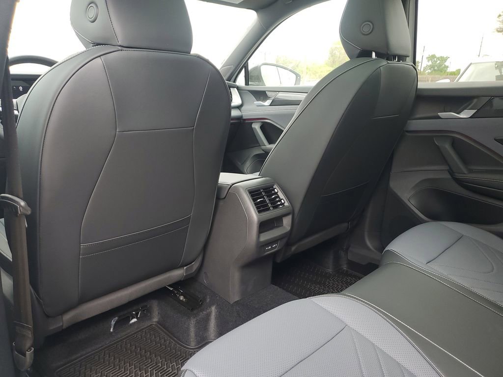 New 2026 Volkswagen Tiguan SE R-Line image 10