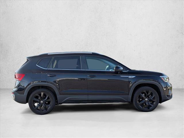 Used 2023 Volkswagen Taos SE w/ Black Wheel Package FWD image 4