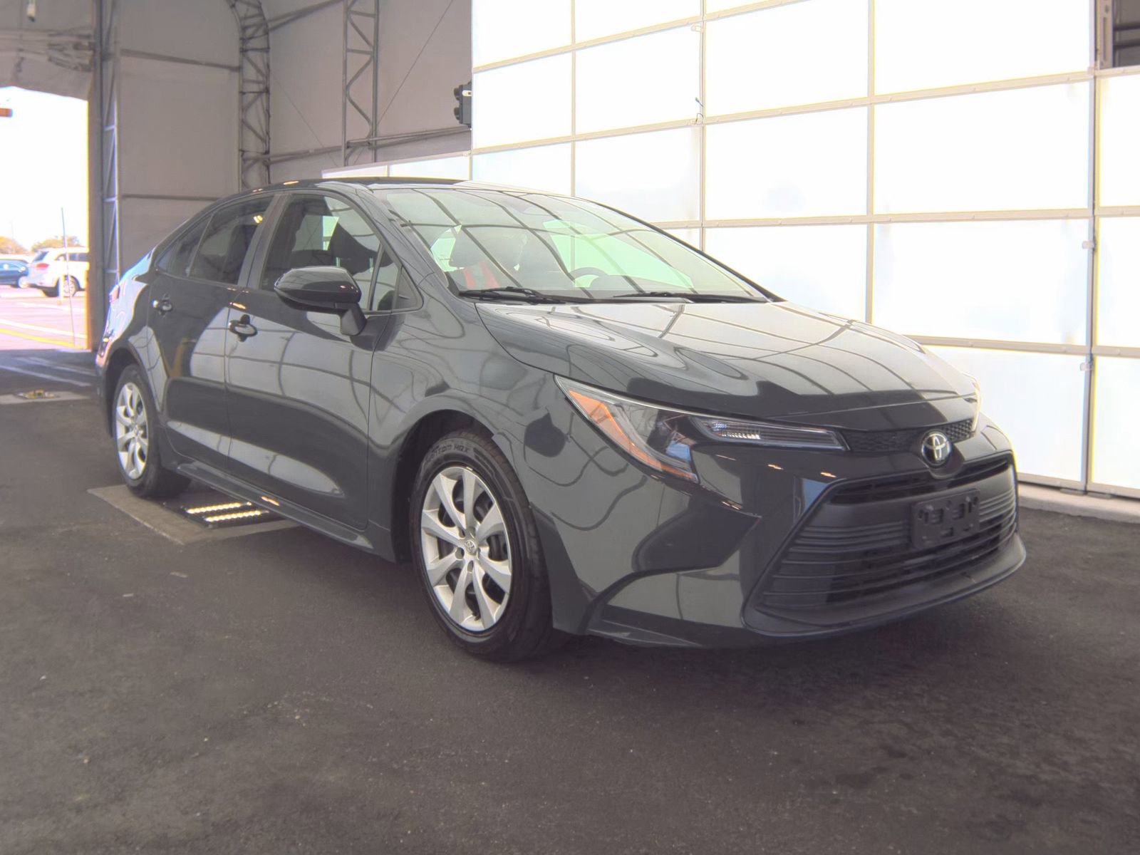 Used 2023 Toyota Corolla LE FWD image 2