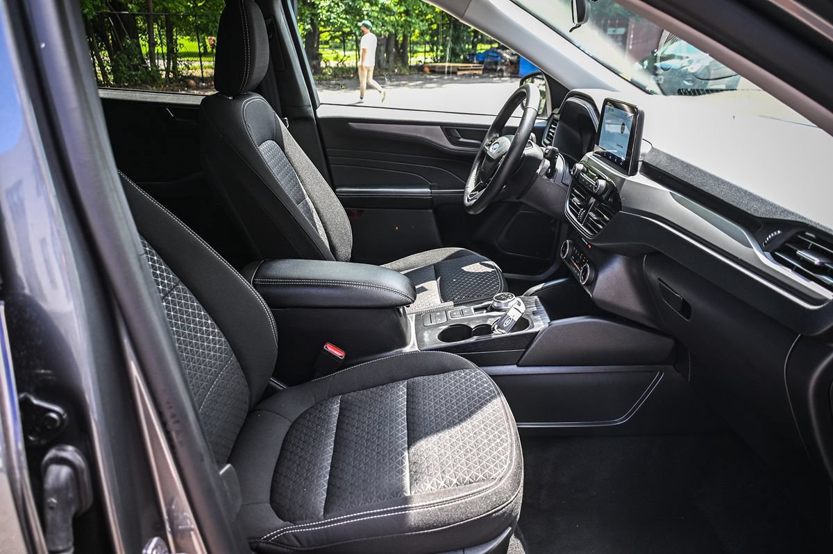 Used 2025 Ford Escape Active w/ Cold Weather Package AWD/4WD image 17