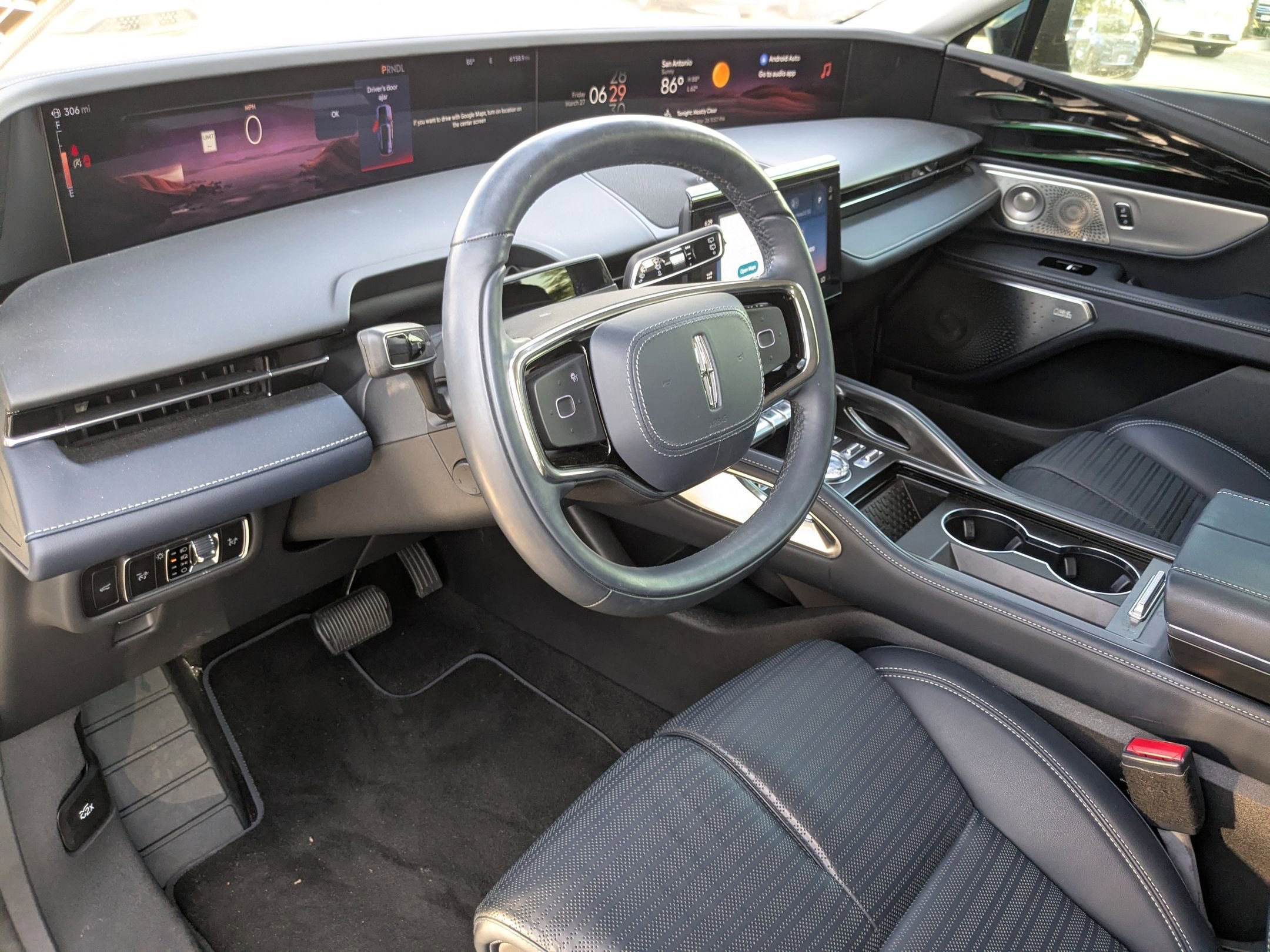 Used 2025 Lincoln Nautilus Reserve image 11