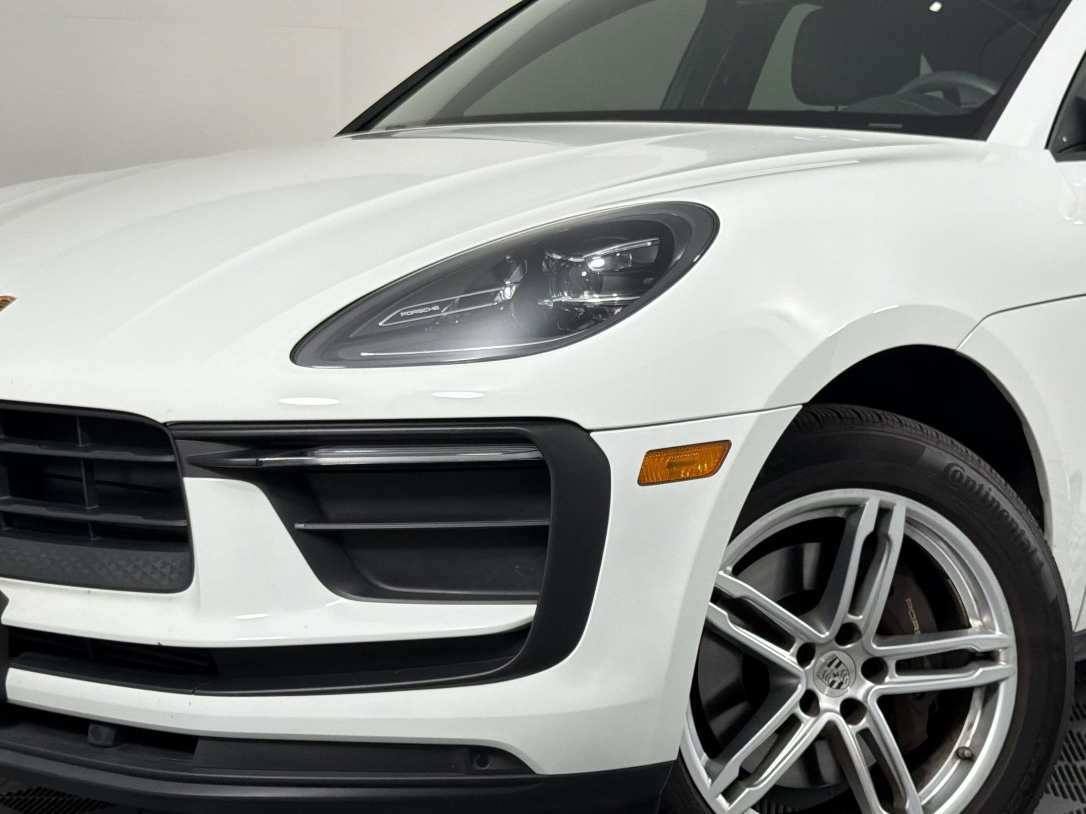Certified 2023 Porsche Macan AWD/4WD image 6