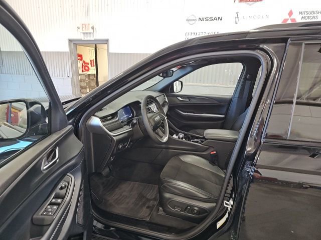 Used 2023 Jeep Grand Cherokee Altitude image 9