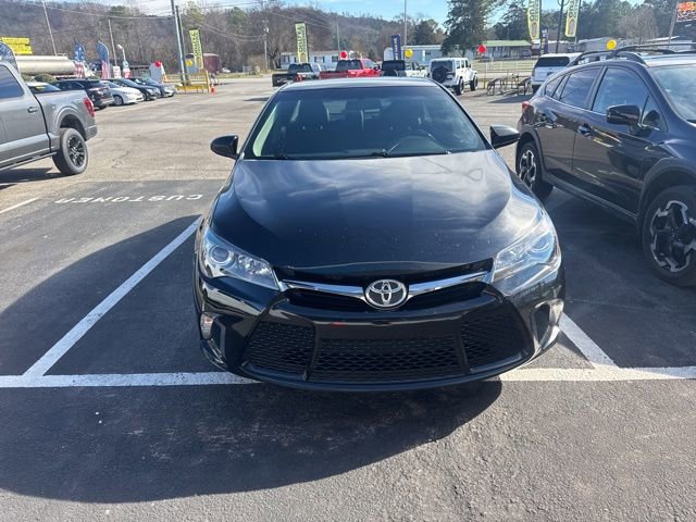 Used 2017 Toyota Camry SE image 4