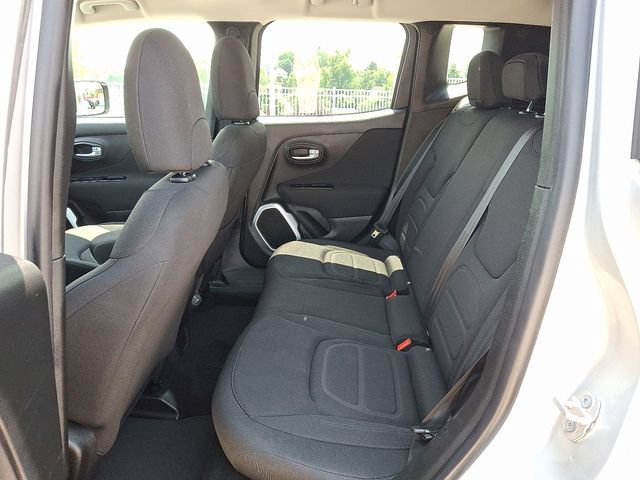 Used 2018 Jeep Renegade Latitude AWD/4WD image 11