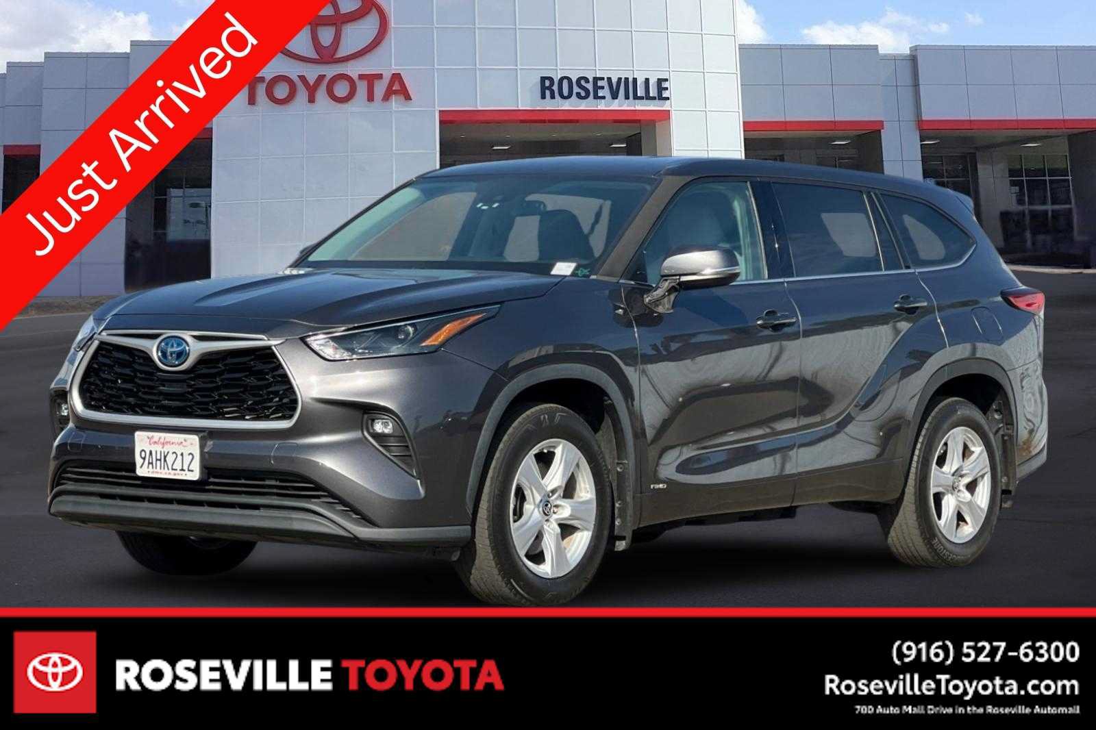 Used 2022 Toyota Highlander LE AWD/4WD image 1