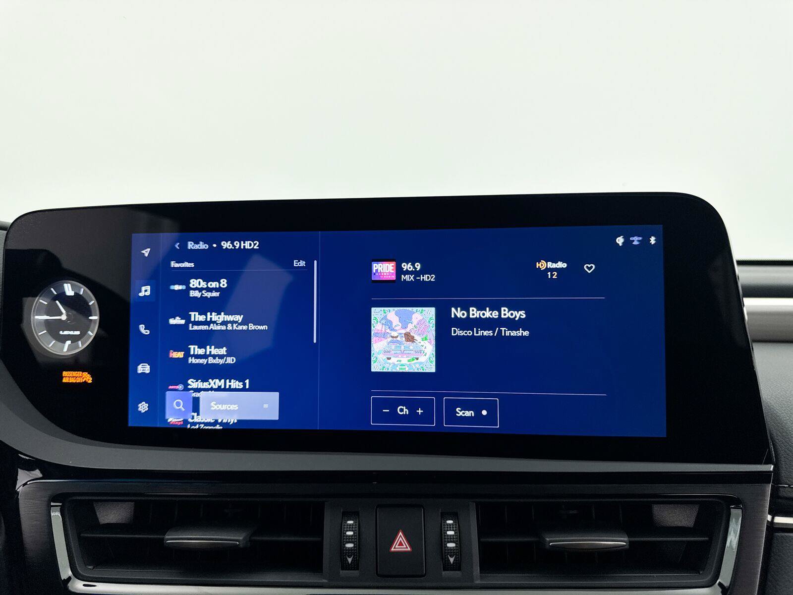 Used 2024 Lexus ES 300h F Sport w/ Accessory Package (Z1) FWD image 5