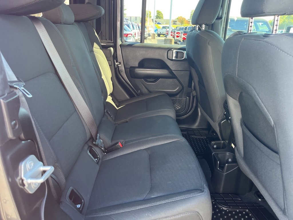 Used 2020 Jeep Gladiator Overland w/ Safety Group image 11