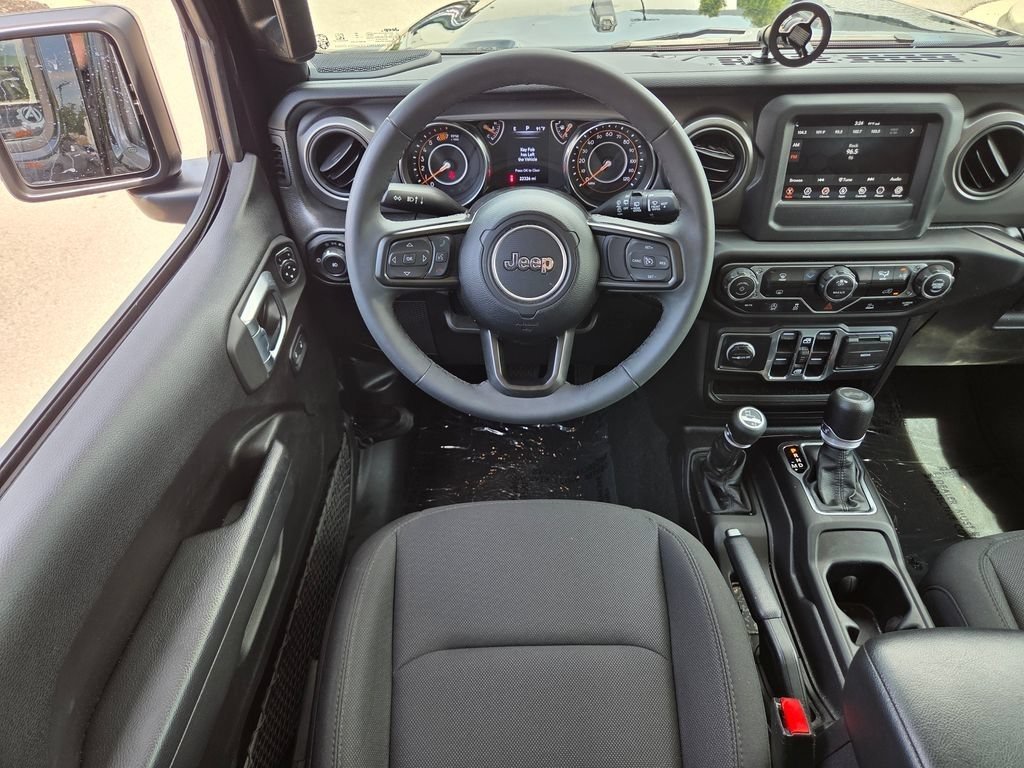 Used 2023 Jeep Wrangler Unlimited Sport AWD/4WD image 4