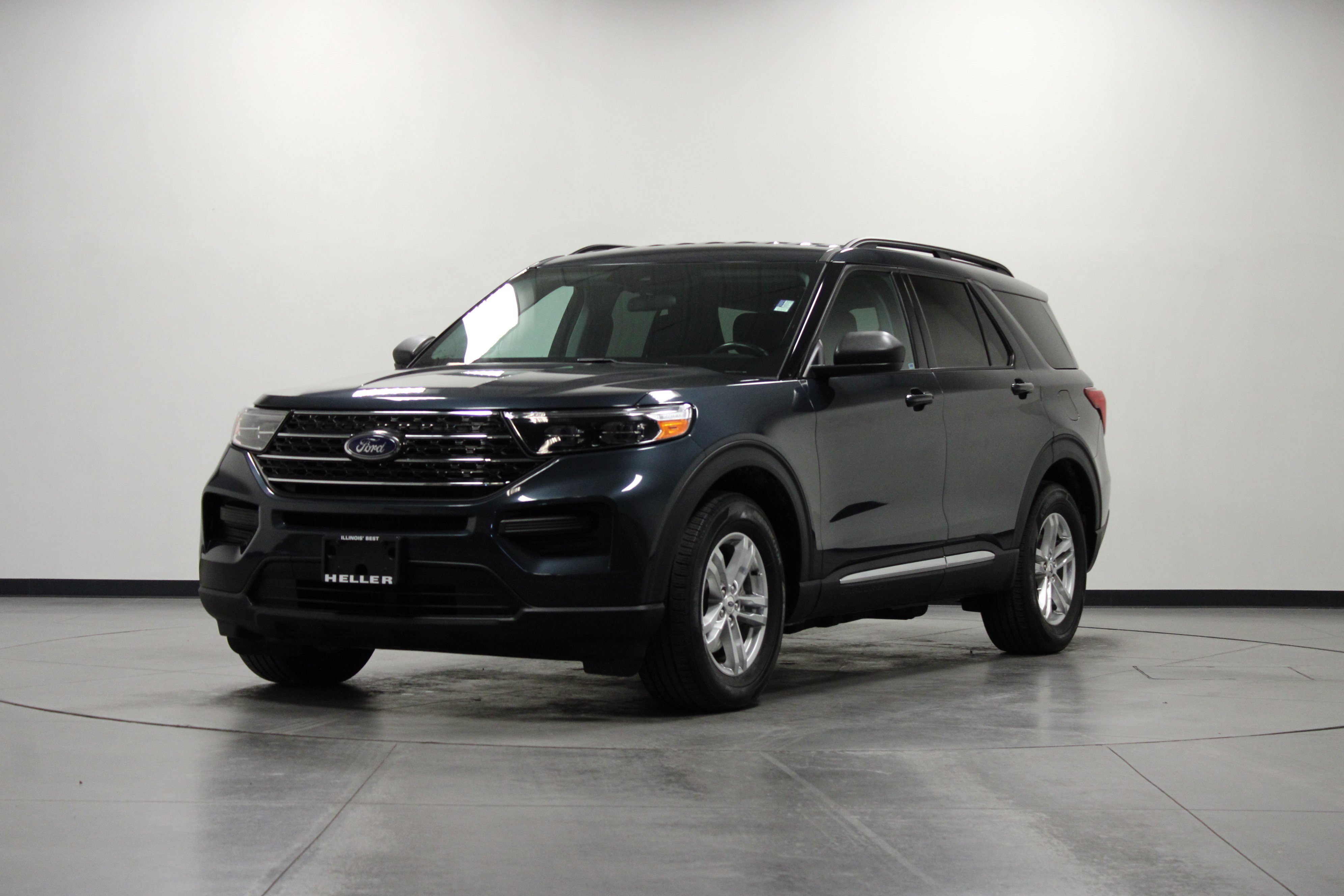 Used 2023 Ford Explorer XLT image 8
