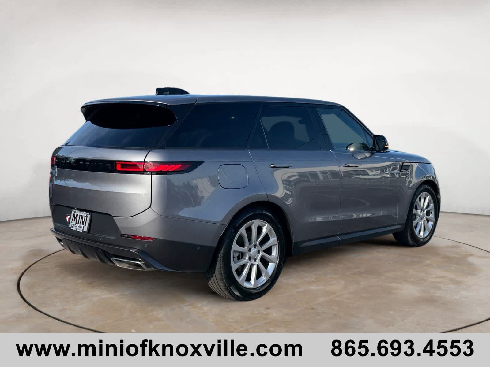 Used 2025 Land Rover Range Rover Sport SE AWD/4WD image 3