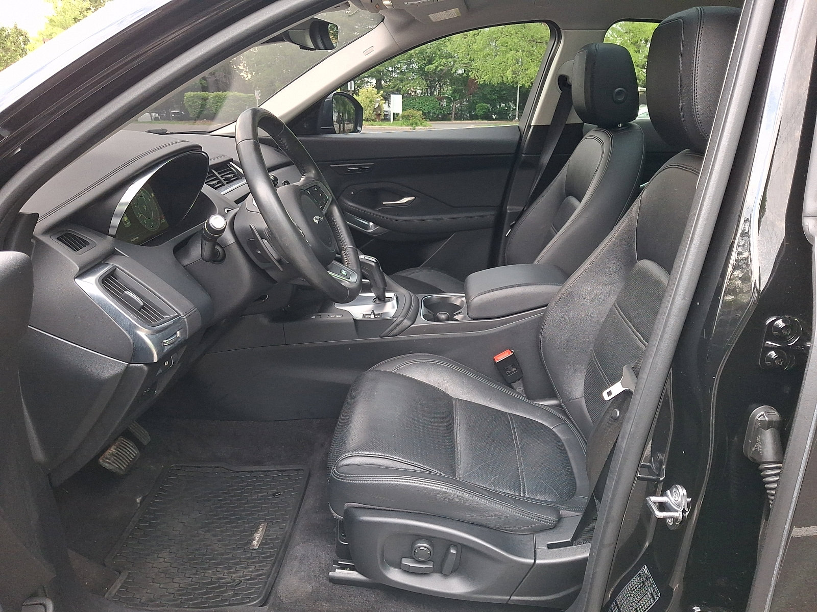 Used 2020 Jaguar E-PACE SE AWD/4WD image 14