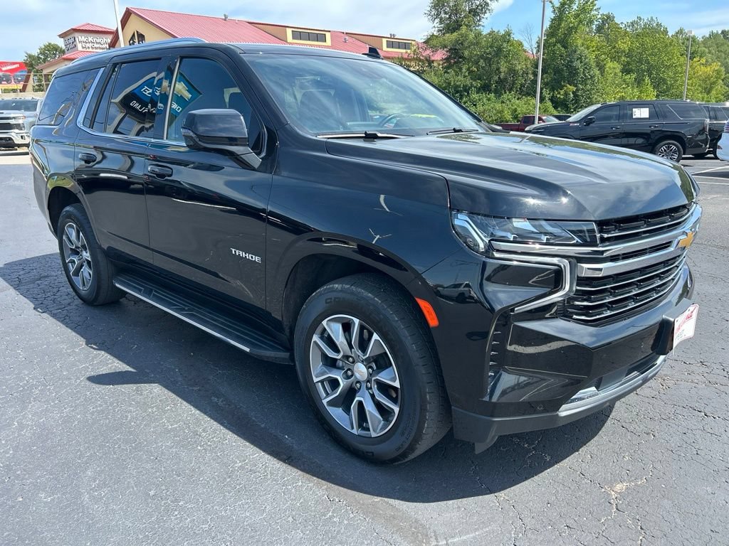Used 2024 Chevrolet Tahoe LT w/ Luxury Package AWD/4WD image 3