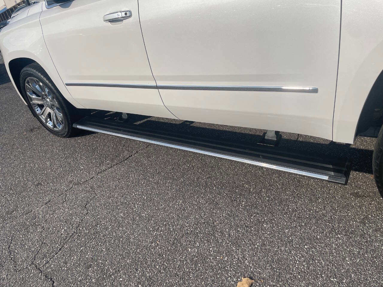 Used 2017 GMC Yukon XL Denali w/ Open Road Package image 40